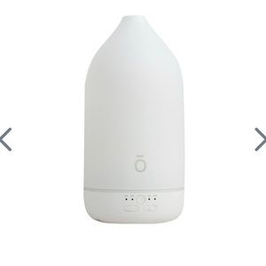 Doterra oil diffuser plug in
Used twice
Changes color
Oils not included